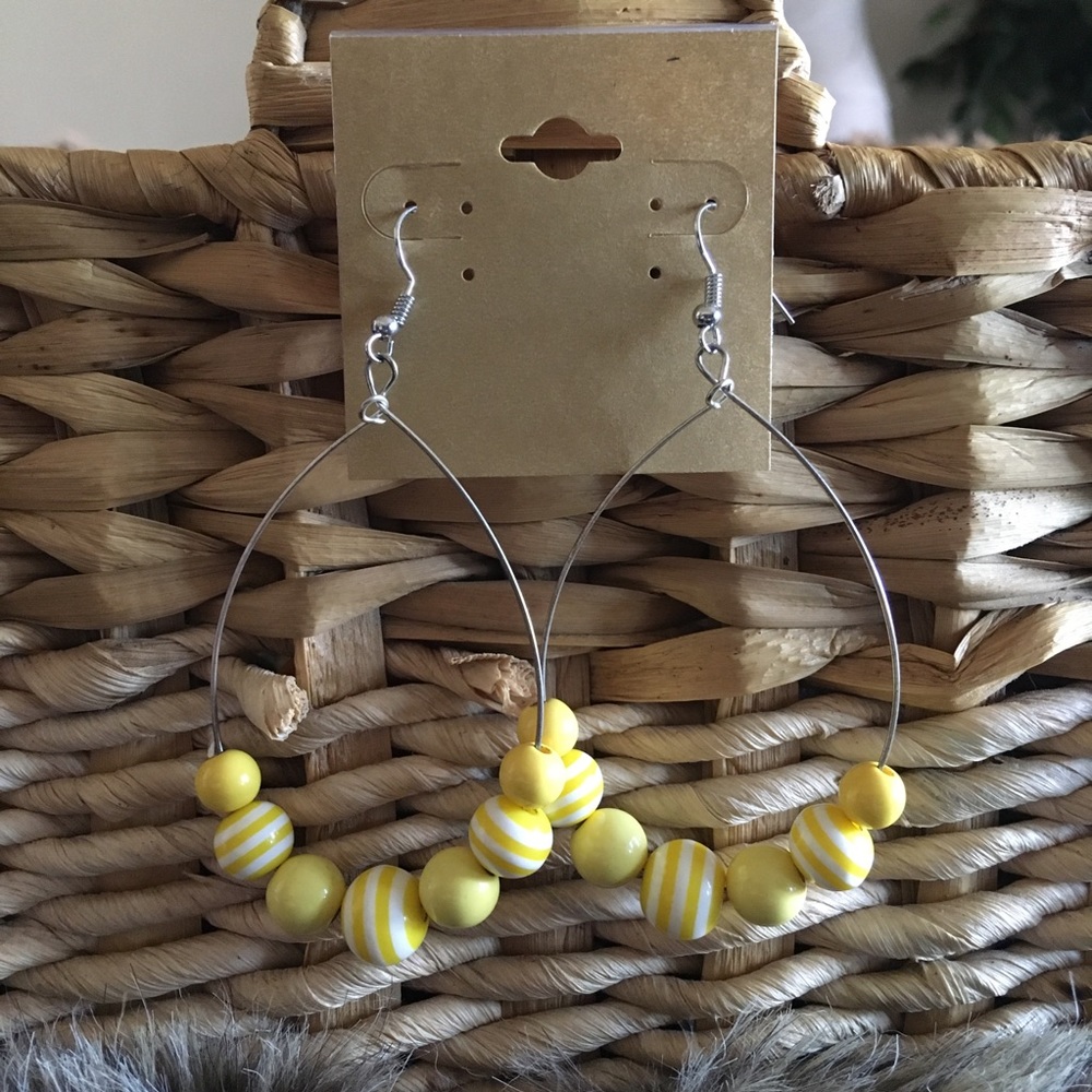 Vintage repurposed yellow beaded wire earrings